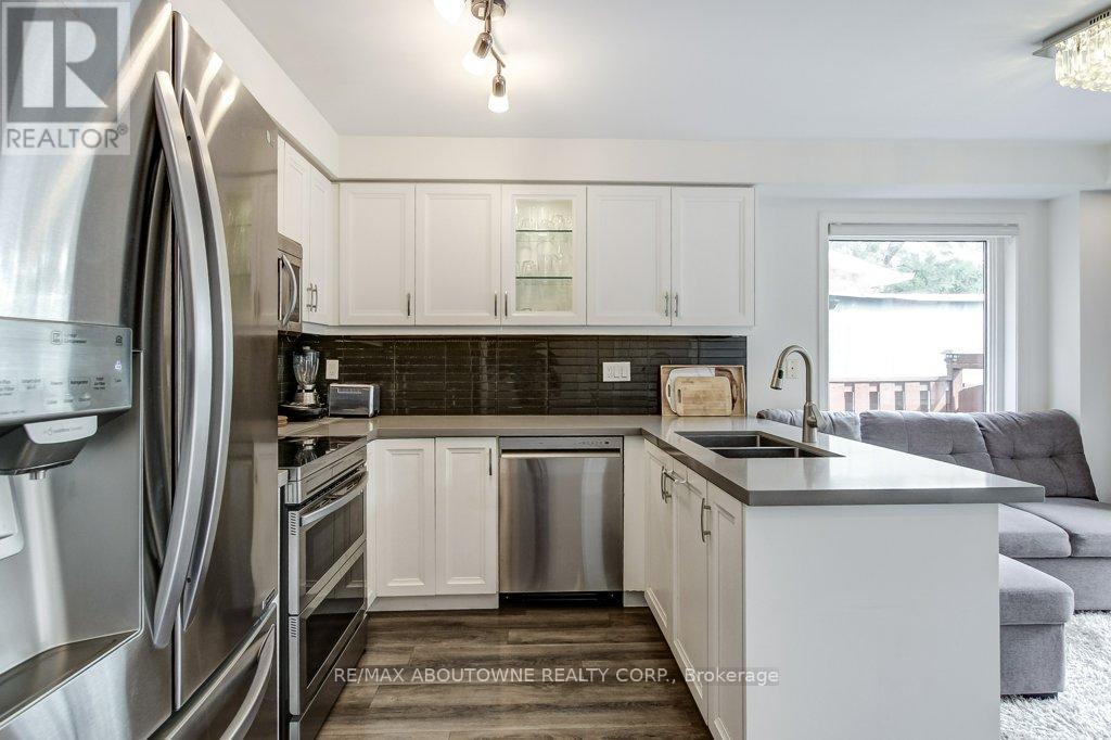 2183 Birchleaf Lane, Burlington (Orchard), Ontario  L7L 6G8 - Photo 9 - W13818100