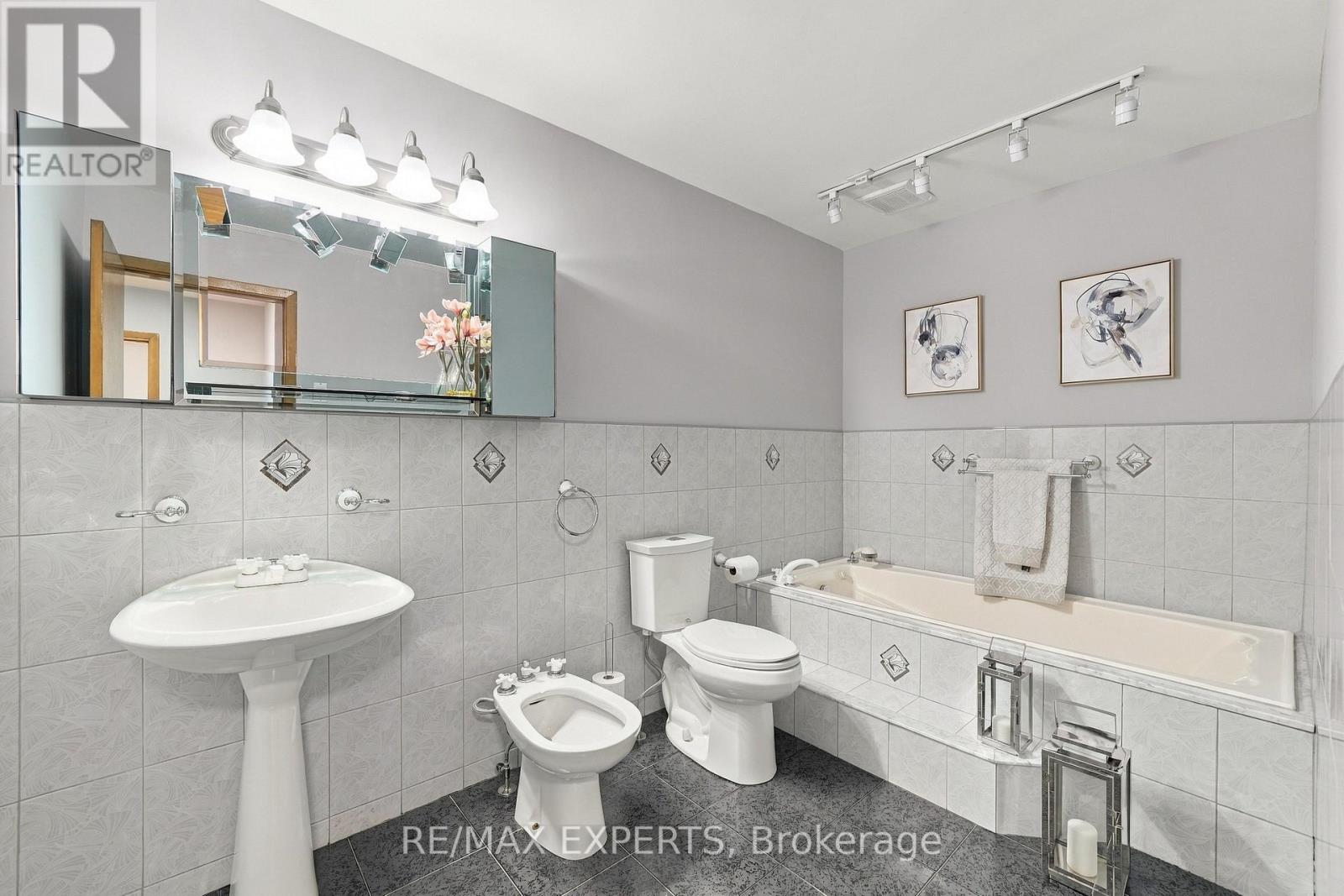 12 Paradelle Crescent, Toronto, Ontario  M3N 1E4 - Photo 15 - W13818108