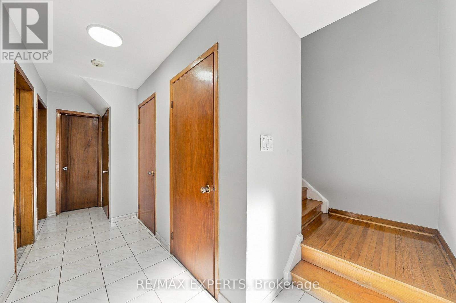12 Paradelle Crescent, Toronto, Ontario  M3N 1E4 - Photo 21 - W13818108