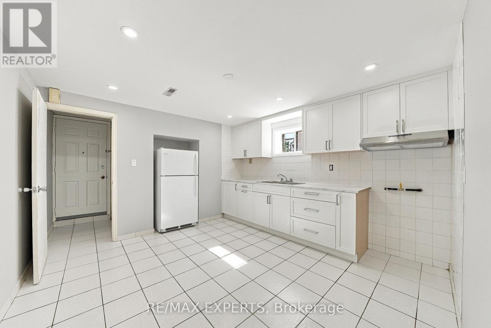 12 Paradelle Crescent, Toronto, Ontario  M3N 1E4 - Photo 30 - W13818108