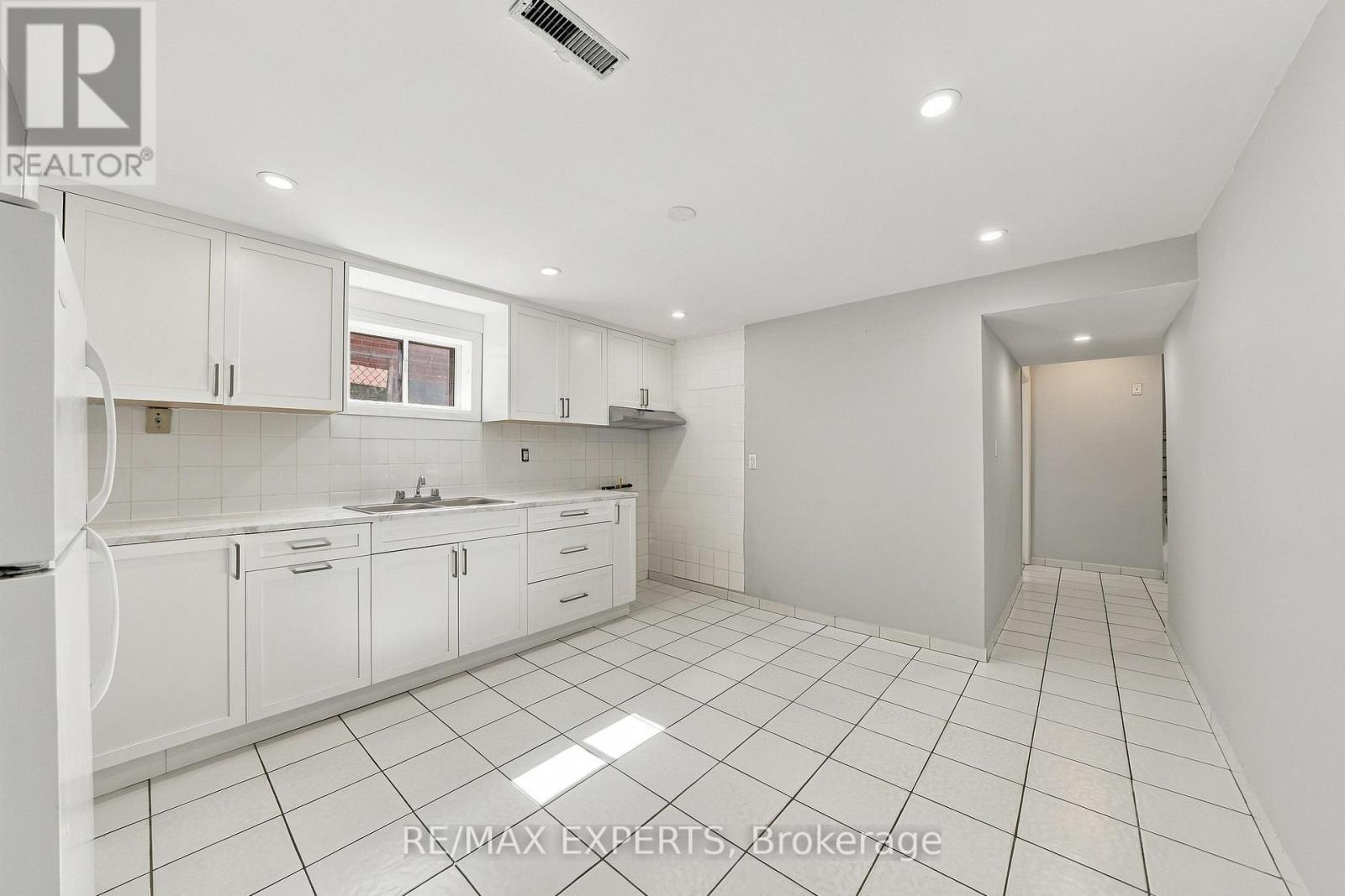 12 Paradelle Crescent, Toronto, Ontario  M3N 1E4 - Photo 31 - W13818108