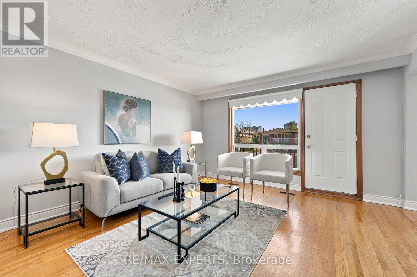 12 Paradelle Crescent, Toronto, Ontario  M3N 1E4 - Photo 5 - W13818108
