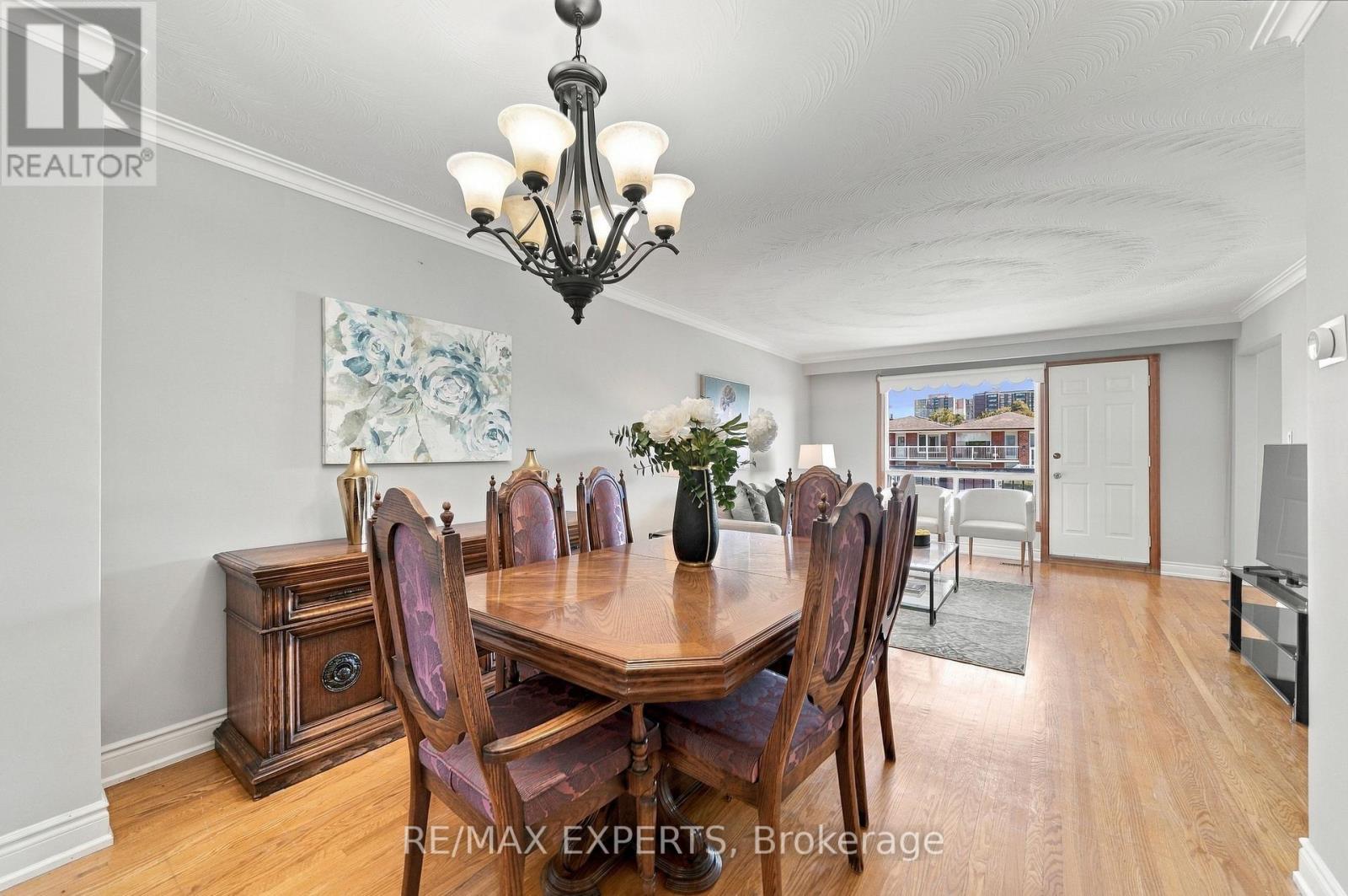 12 Paradelle Crescent, Toronto, Ontario  M3N 1E4 - Photo 7 - W13818108