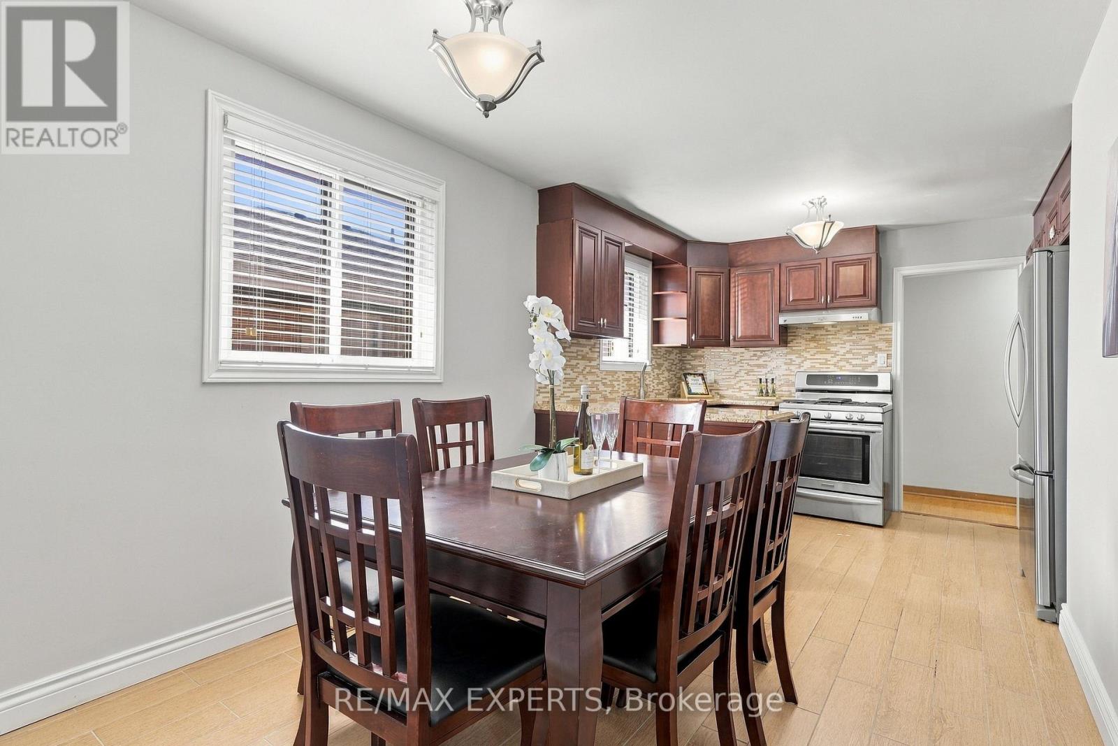 12 Paradelle Crescent, Toronto, Ontario  M3N 1E4 - Photo 8 - W13818108