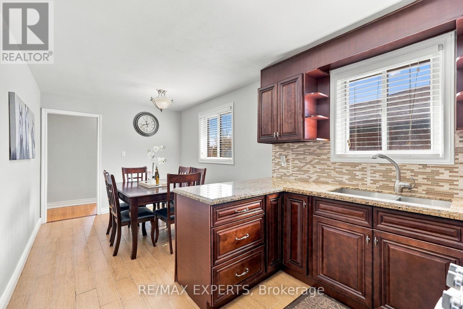 12 Paradelle Crescent, Toronto, Ontario  M3N 1E4 - Photo 9 - W13818108