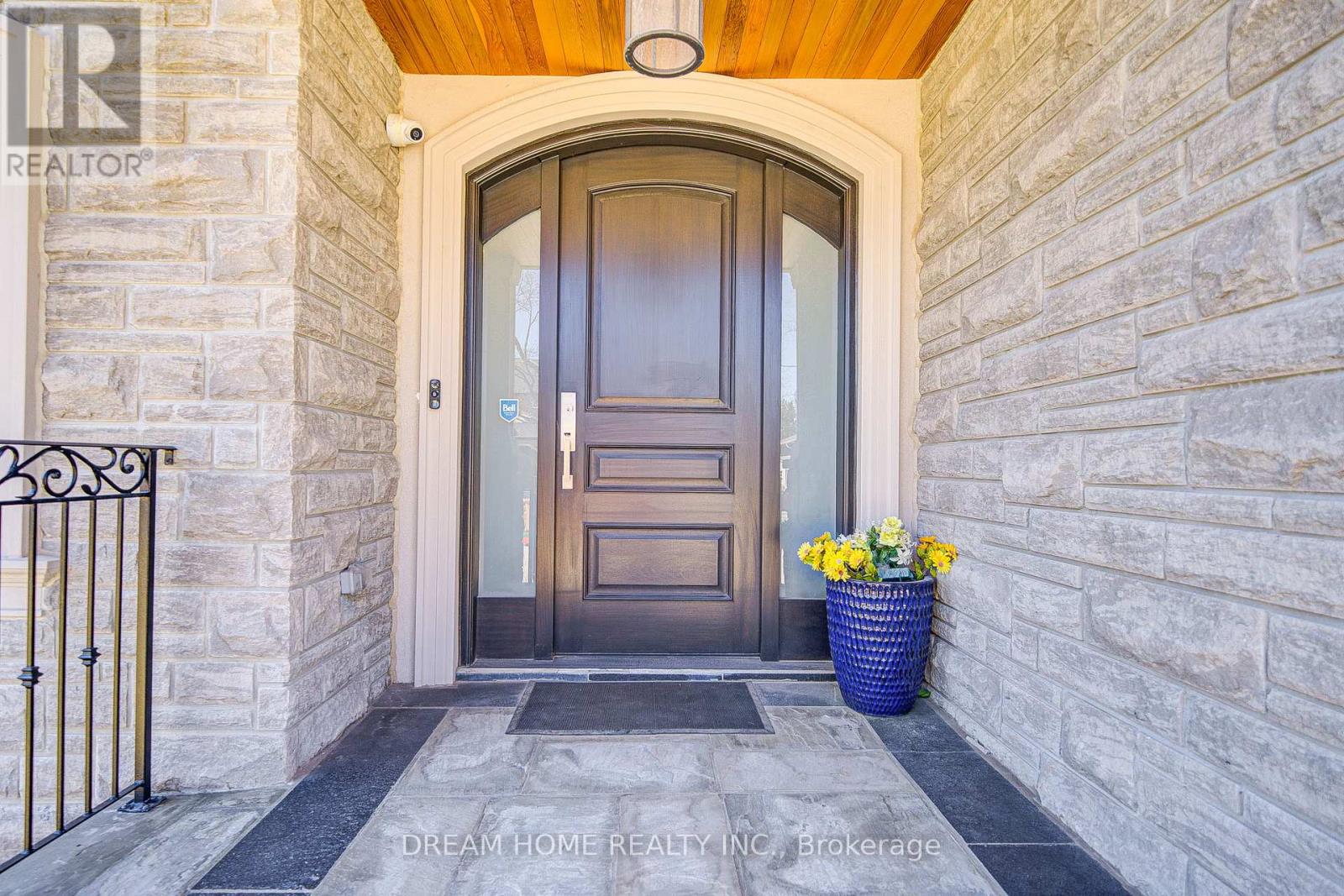 476 Tennyson Drive, Oakville (Wo West), Ontario  L6L 3Z1 - Photo 4 - W13818126