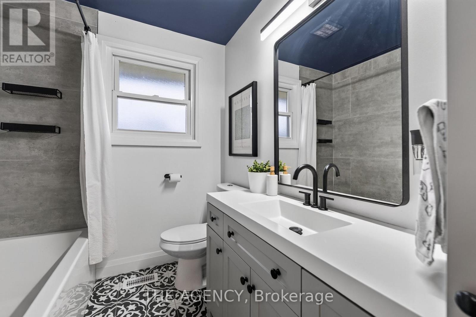20 Ridge Point Drive, St. Catharines (Burleigh Hill), Ontario  L2T 2S9 - Photo 8 - X13817872