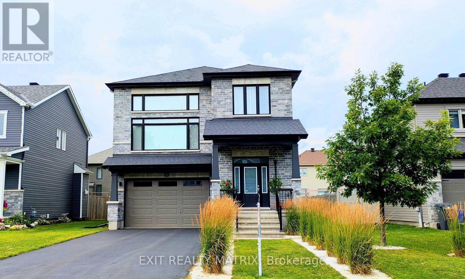 865 COLOGNE STREET, Russell, Ontario