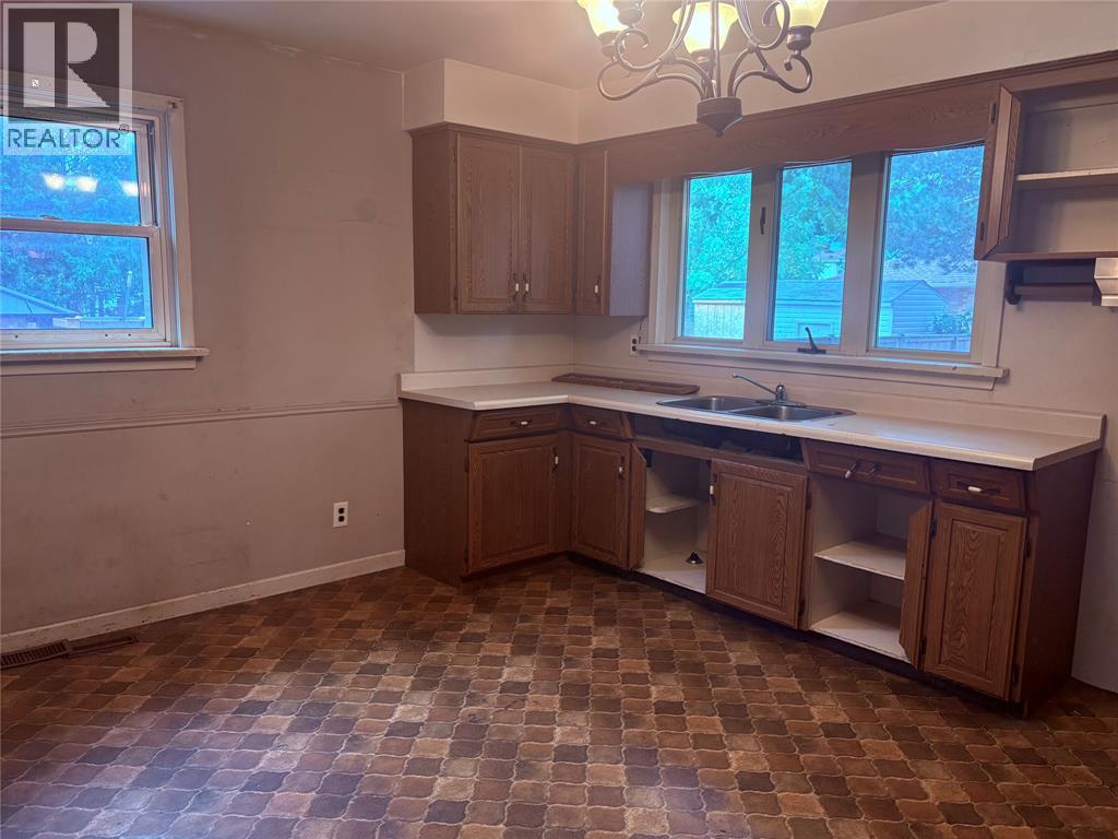 825 Elizabeth Avenue, Sarnia, Ontario  N7S 2V6 - Photo 6 - 26023383