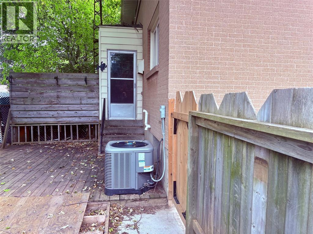 825 Elizabeth Avenue, Sarnia, Ontario  N7S 2V6 - Photo 10 - 26023383
