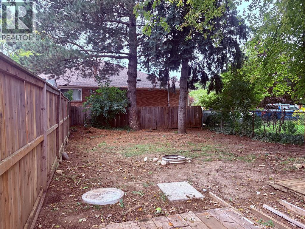 825 Elizabeth Avenue, Sarnia, Ontario  N7S 2V6 - Photo 8 - 26023383