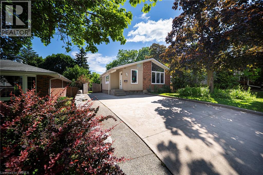 17 FLYNN Avenue, Cambridge, Ontario