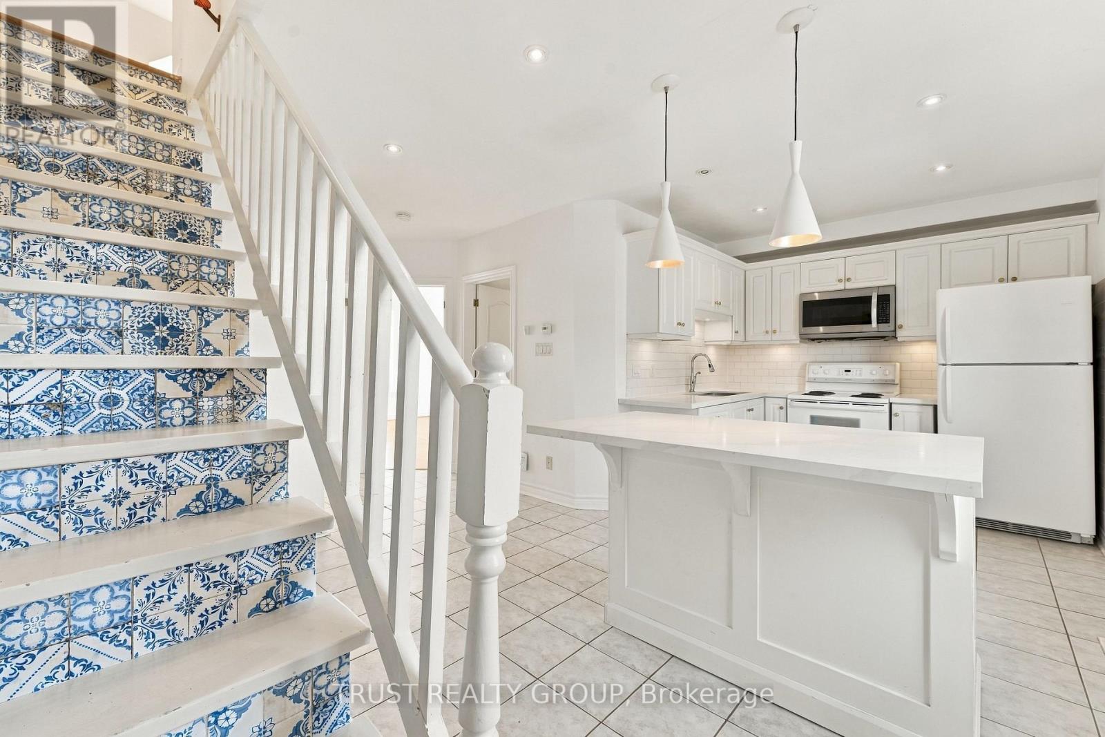 2nd & 3rd Floor - 2279 Dundas Street W, Toronto, Ontario  M6R 1X6 - Photo 16 - W13817762