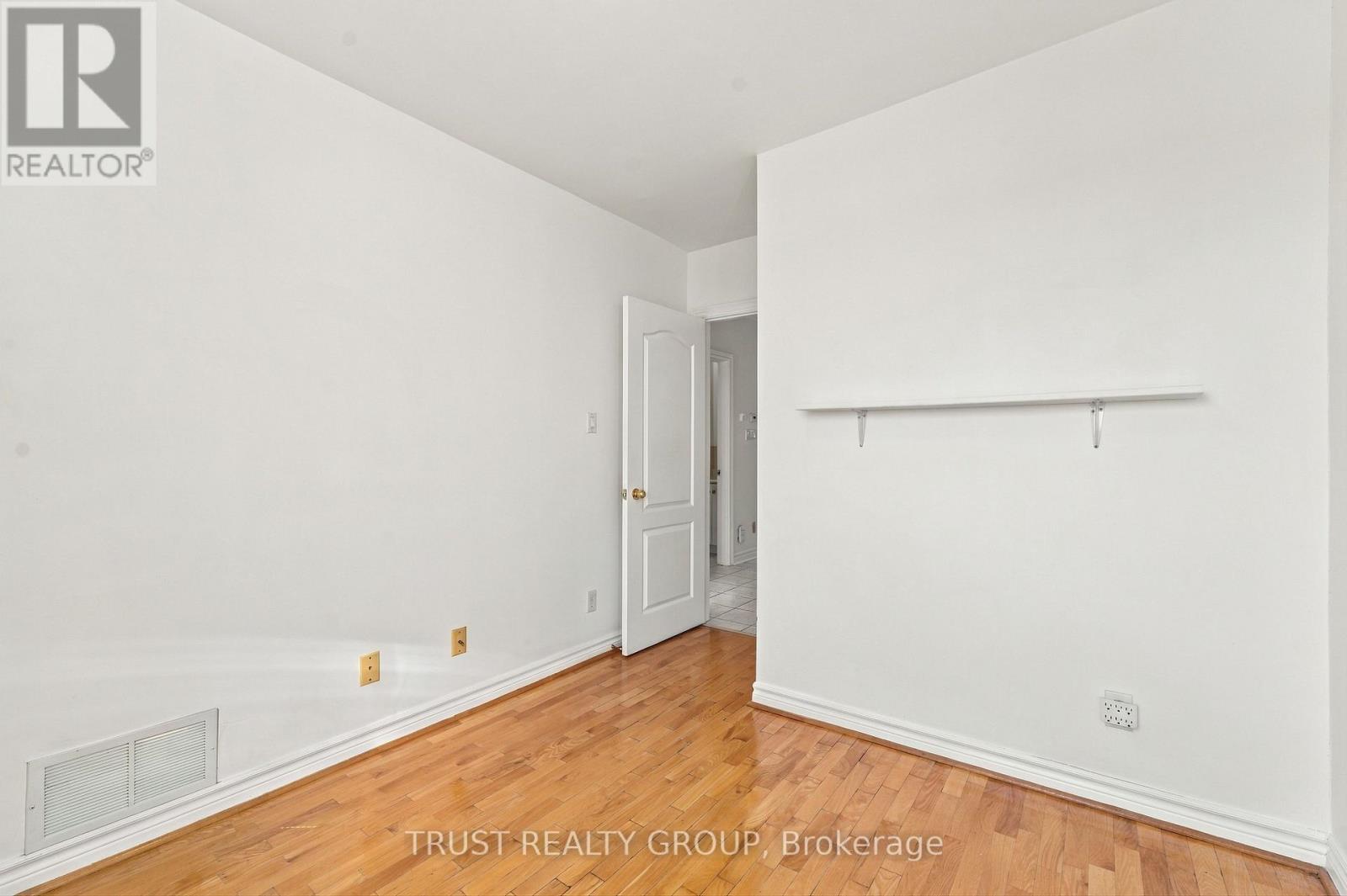 2nd & 3rd Floor - 2279 Dundas Street W, Toronto, Ontario  M6R 1X6 - Photo 14 - W13817762