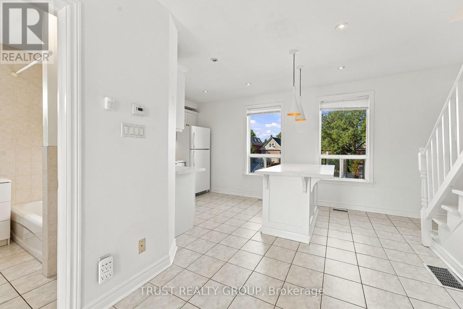 2nd & 3rd Floor - 2279 Dundas Street W, Toronto, Ontario  M6R 1X6 - Photo 4 - W13817762