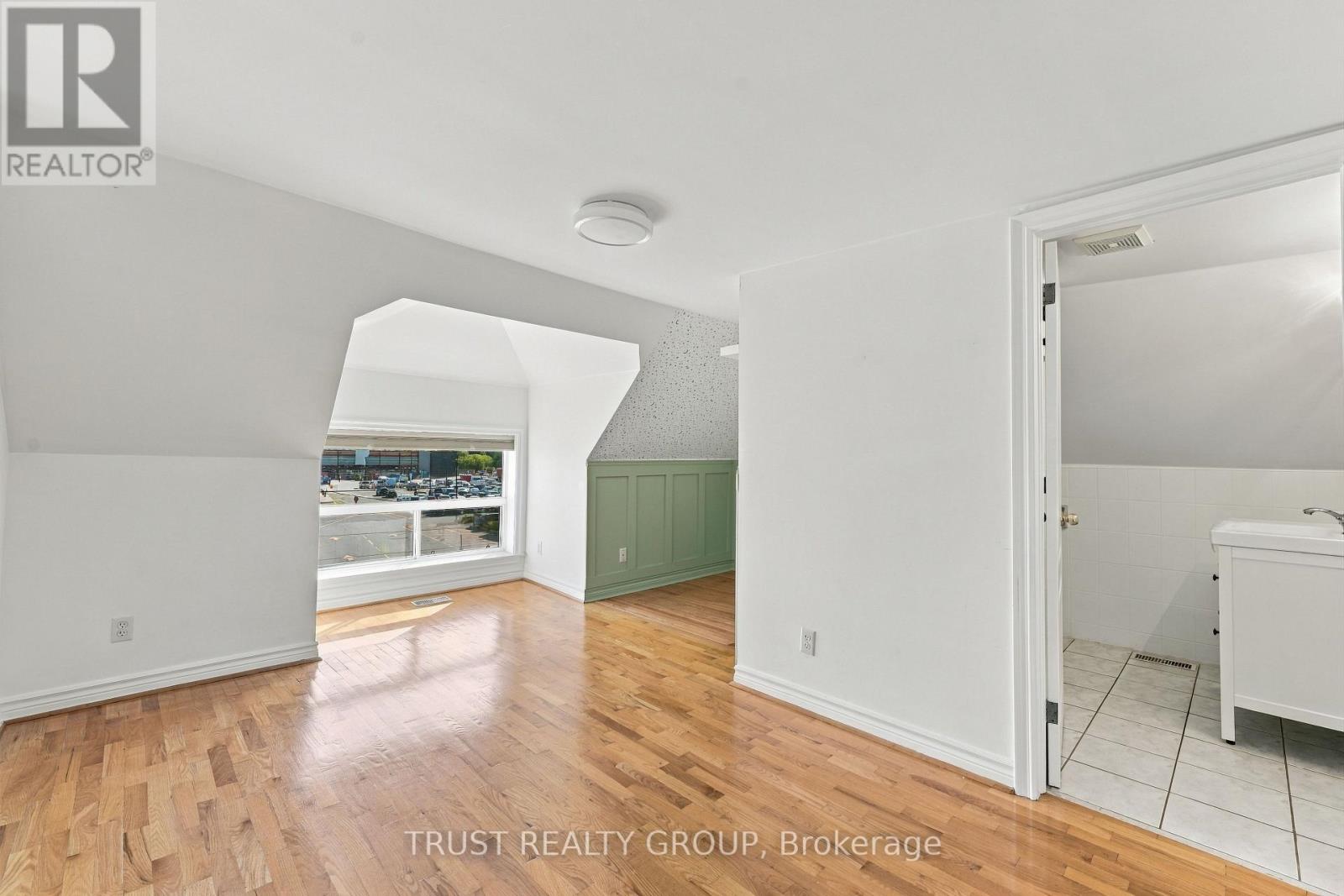 2nd & 3rd Floor - 2279 Dundas Street W, Toronto, Ontario  M6R 1X6 - Photo 17 - W13817762