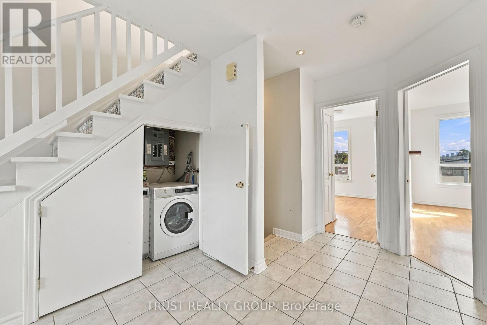 2nd & 3rd Floor - 2279 Dundas Street W, Toronto, Ontario  M6R 1X6 - Photo 8 - W13817762