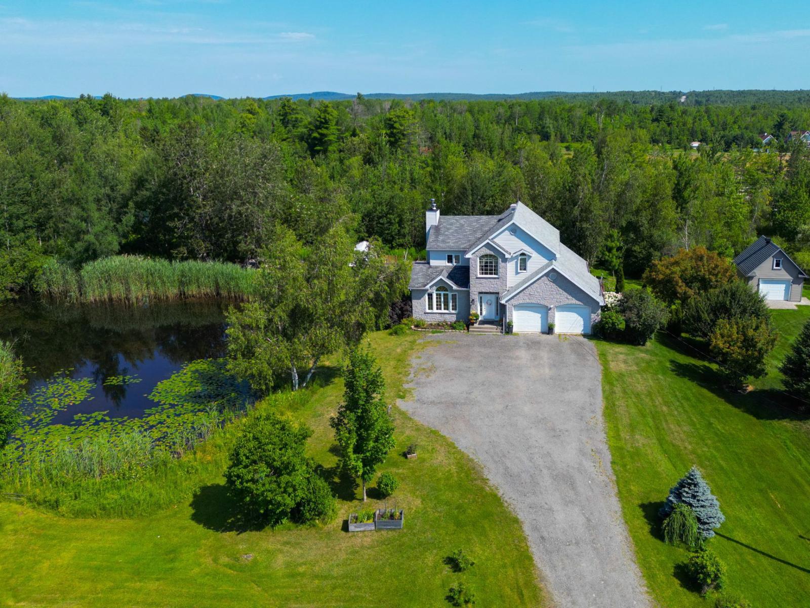 121 Rue du Magor Sherbrooke (Brompton/Rock Forest/Saint-Élie/Deauville) Quebec Canada J1N4A3 3
