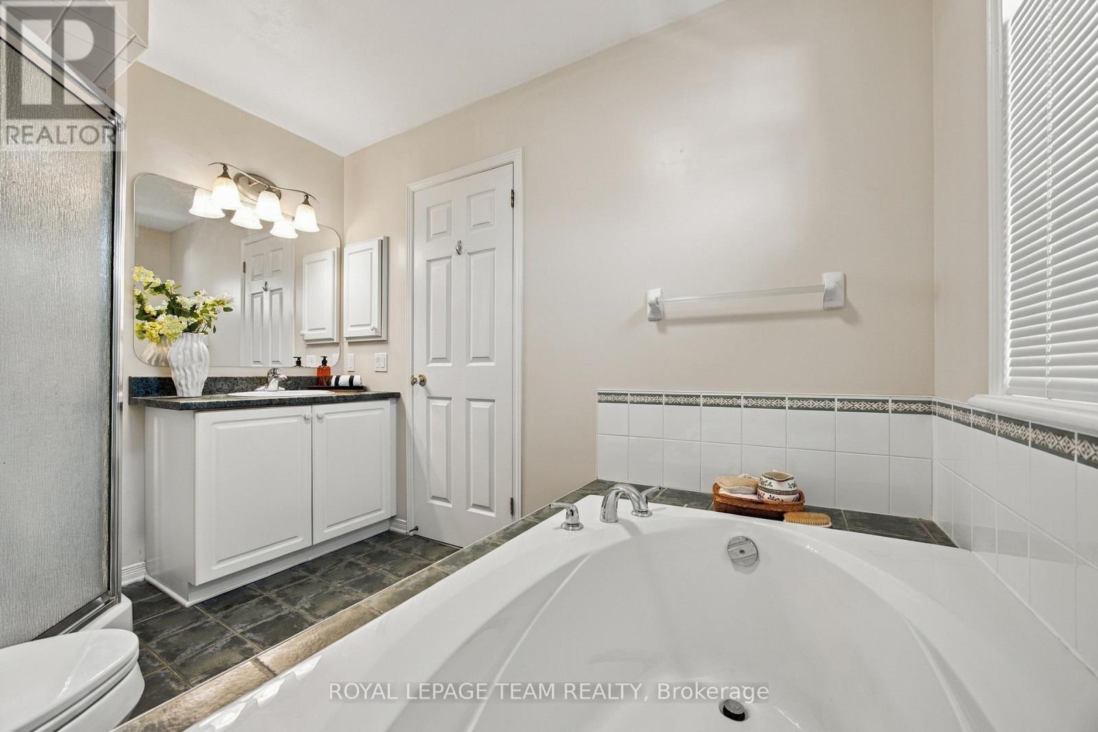 135 Gatespark Private, Ottawa, Ontario  K2T 1L1 - Photo 18 - X13818238