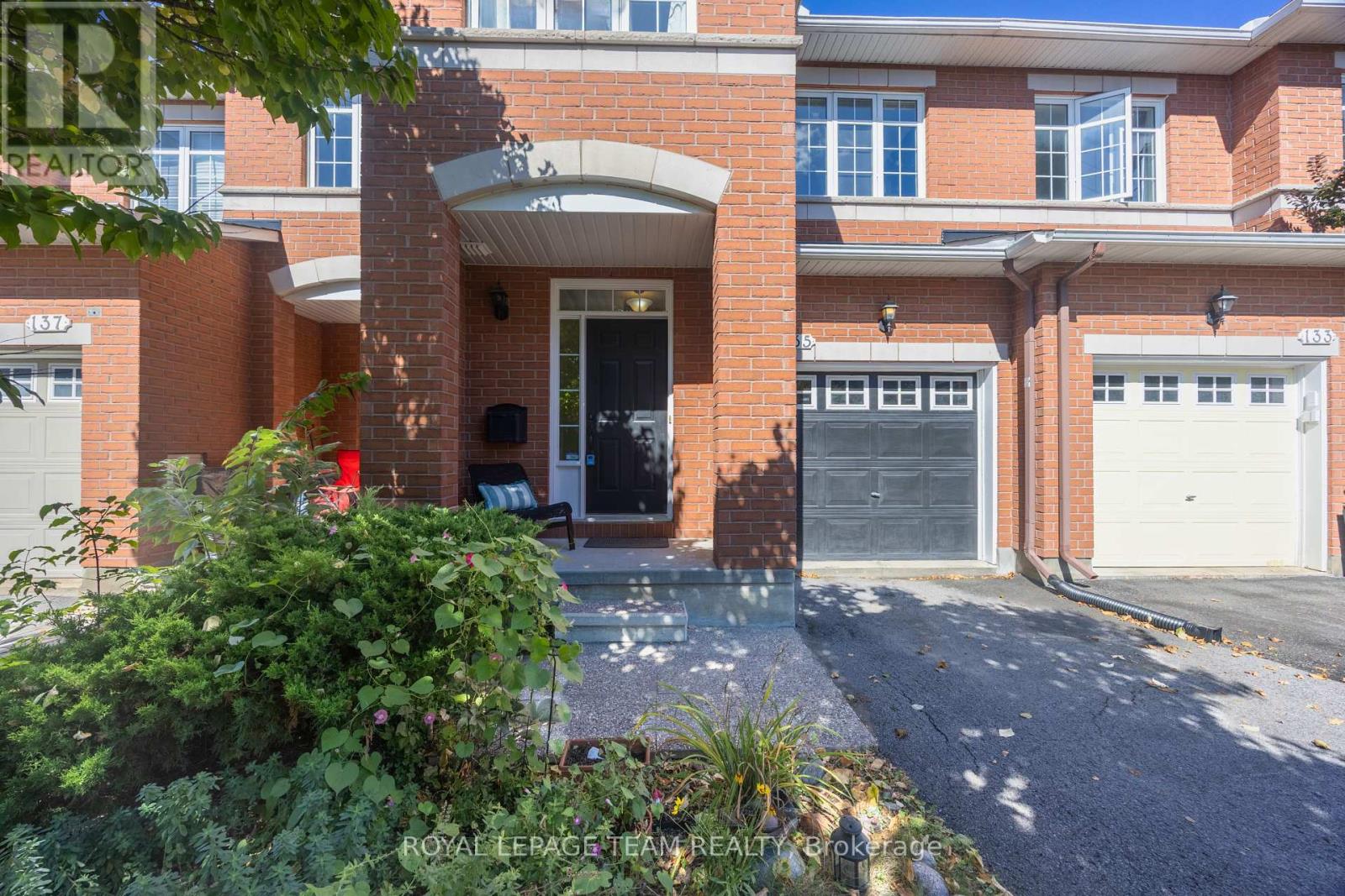 135 Gatespark Private, Ottawa, Ontario  K2T 1L1 - Photo 3 - X13818238
