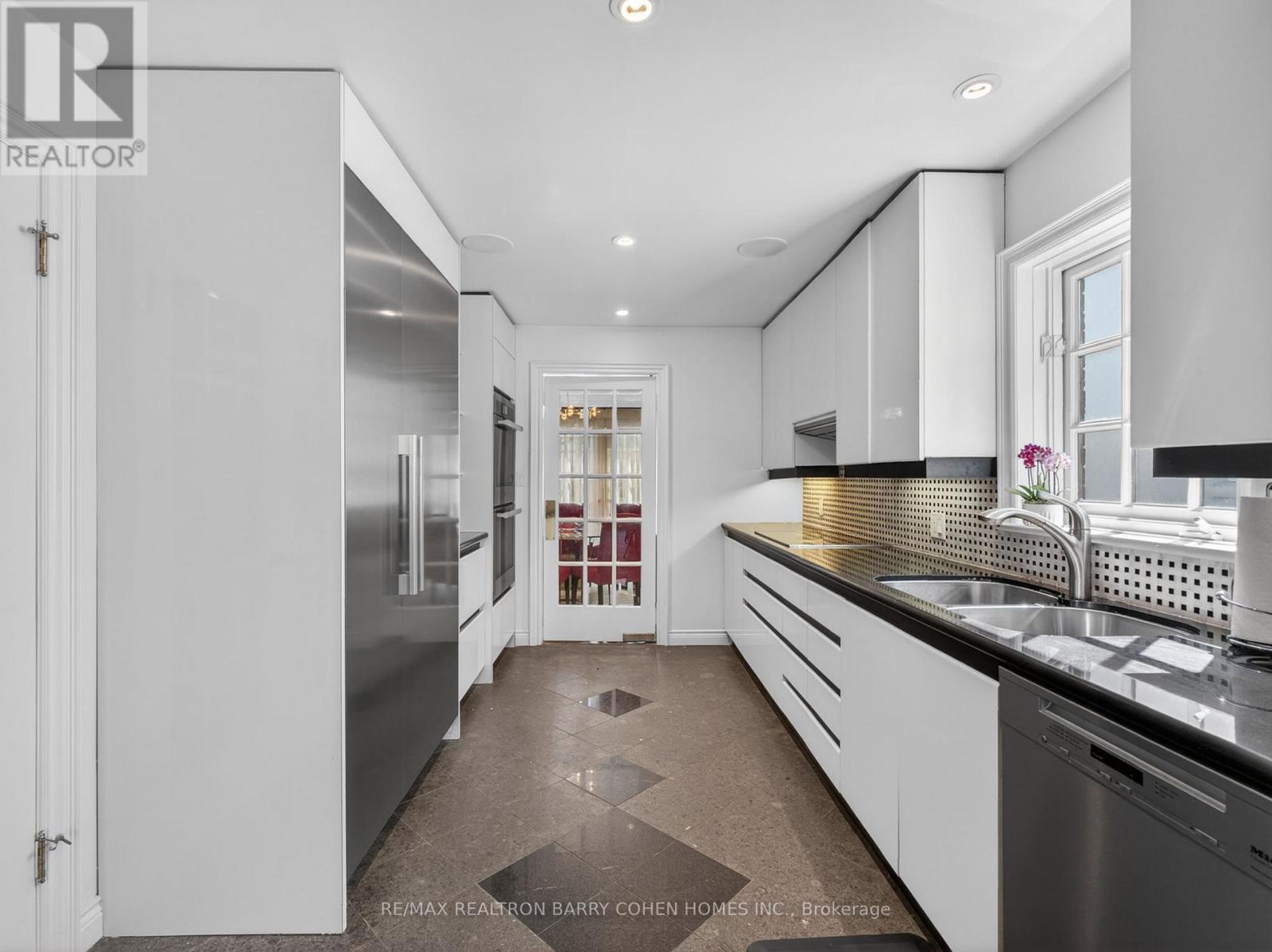 25 Harlington Road, Toronto, Ontario  M3B 3G3 - Photo 10 - C13818198