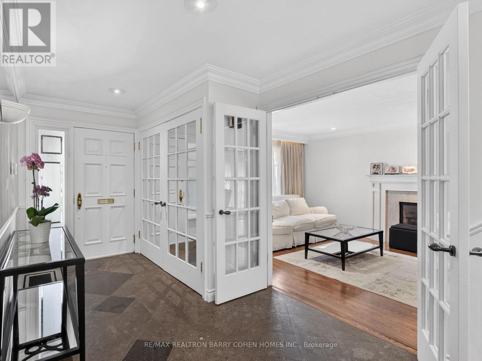 25 Harlington Road, Toronto, Ontario  M3B 3G3 - Photo 4 - C13818198