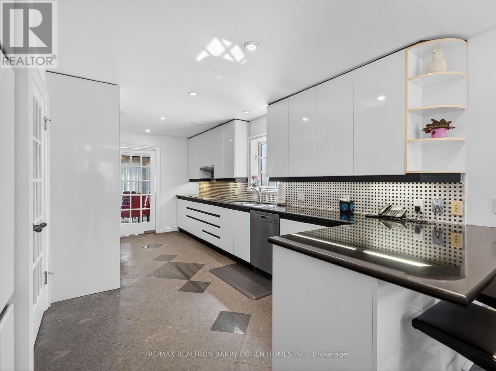 25 Harlington Road, Toronto, Ontario  M3B 3G3 - Photo 9 - C13818198