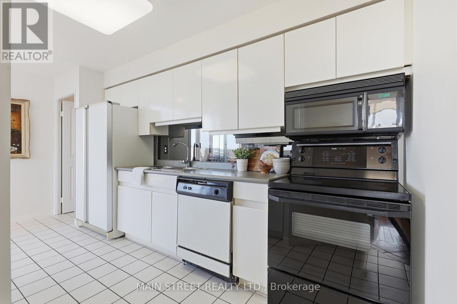 1705 - 110 Promenade Circle, Vaughan (Brownridge), Ontario  L4J 7W8 - Photo 12 - N13818262