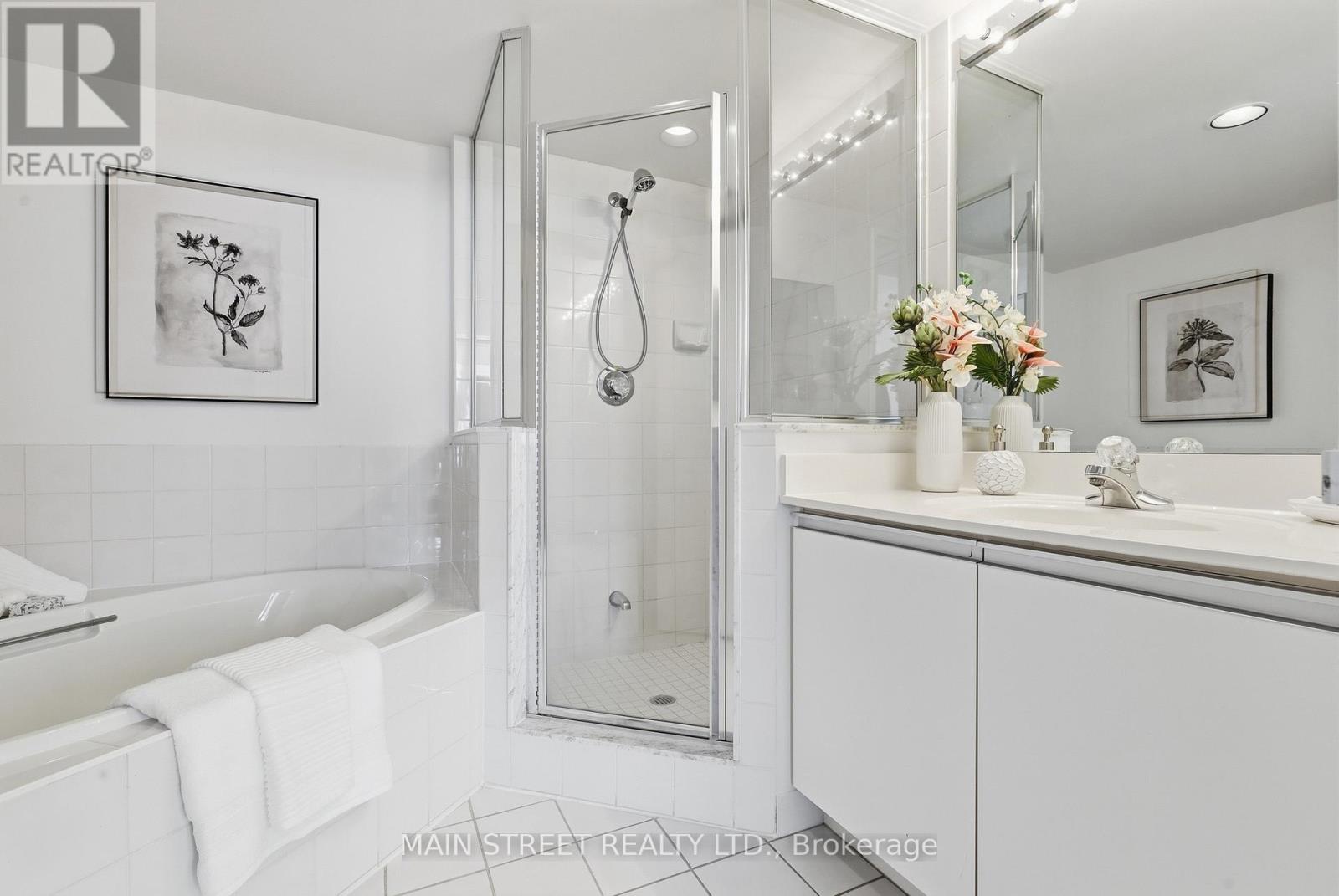 1705 - 110 Promenade Circle, Vaughan (Brownridge), Ontario  L4J 7W8 - Photo 17 - N13818262