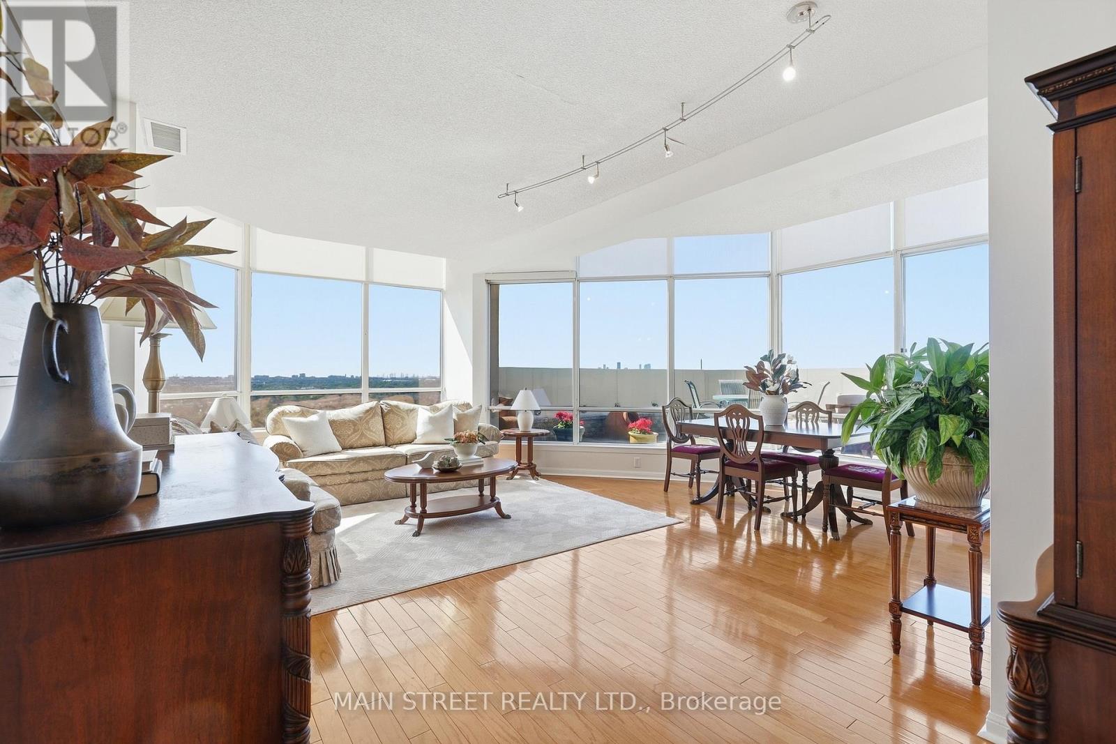 1705 - 110 Promenade Circle, Vaughan (Brownridge), Ontario  L4J 7W8 - Photo 4 - N13818262