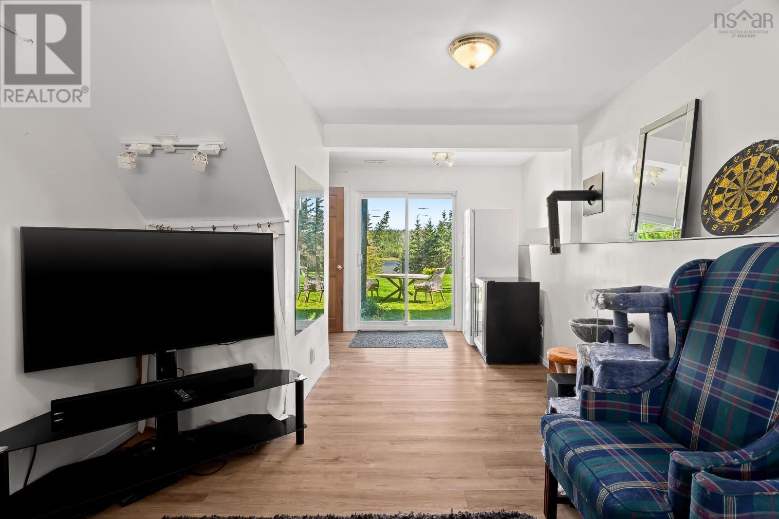 449 Causeway Road photo 29