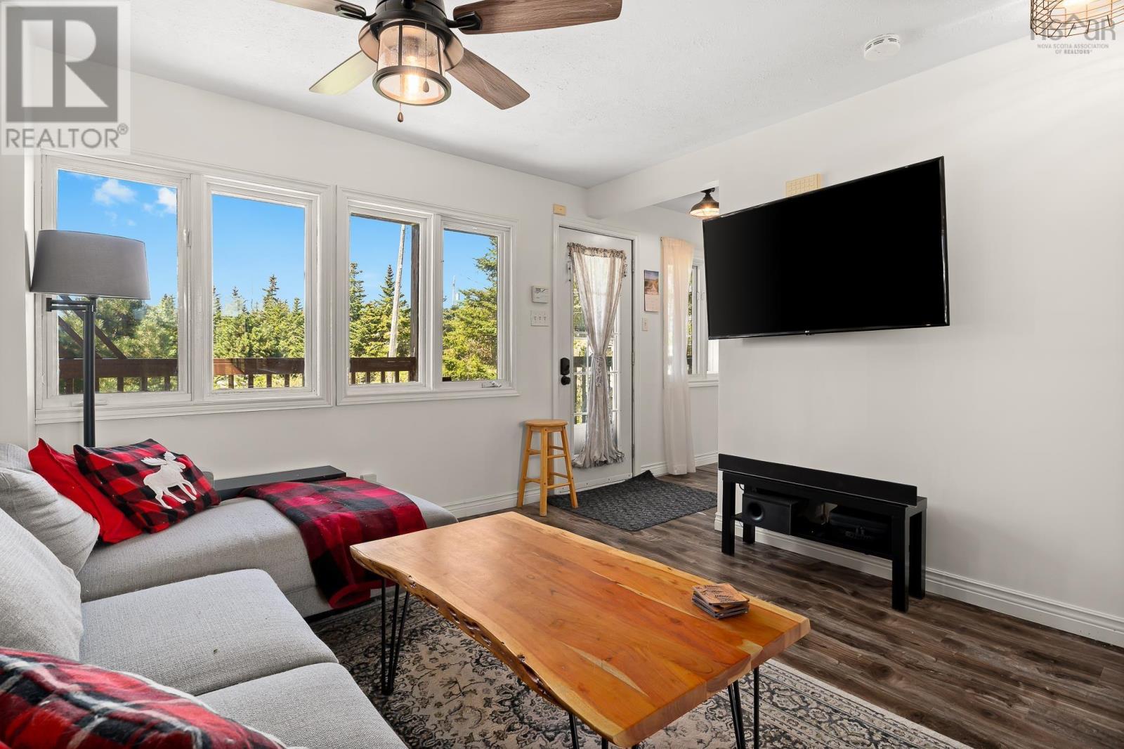 449 Causeway Road photo 6
