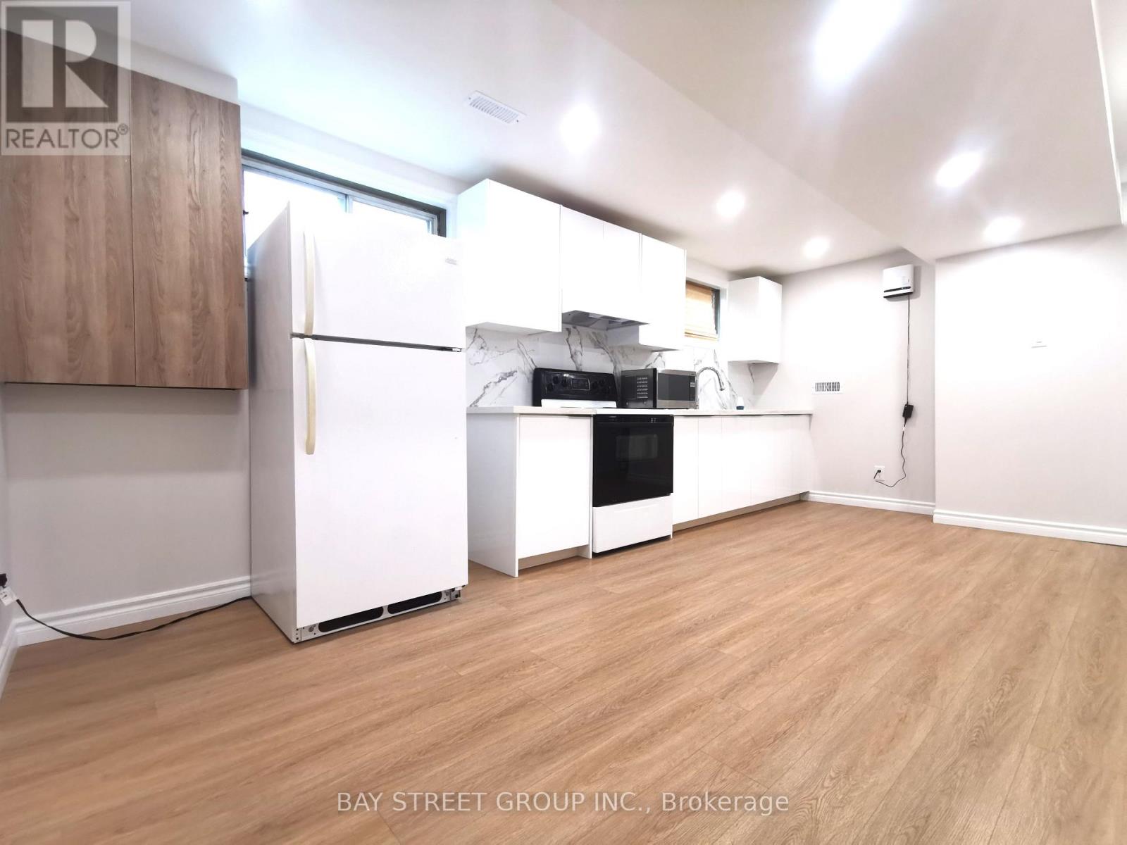 119 Shawnee Circle, Toronto, Ontario  M2H 2X9 - Photo 3 - C13817092