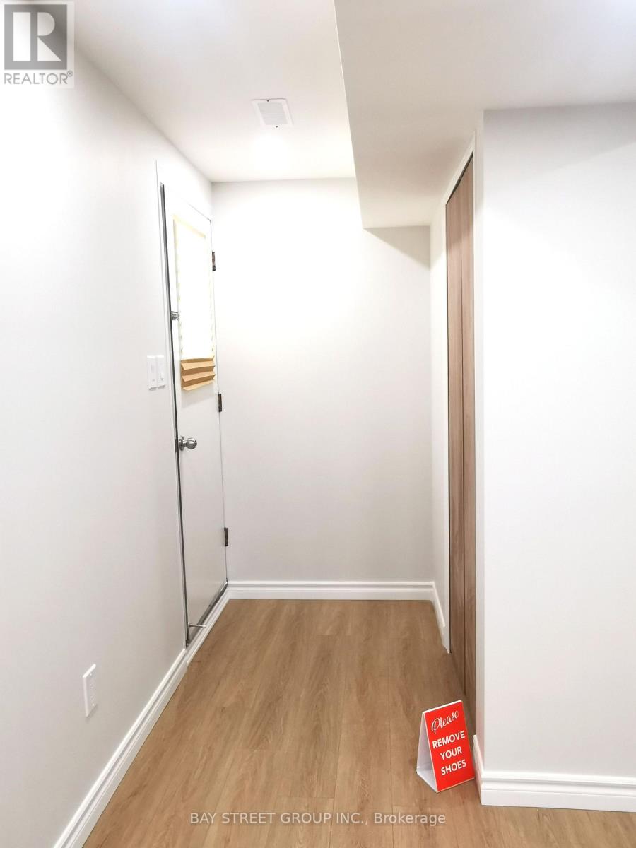 119 Shawnee Circle, Toronto, Ontario  M2H 2X9 - Photo 2 - C13817092
