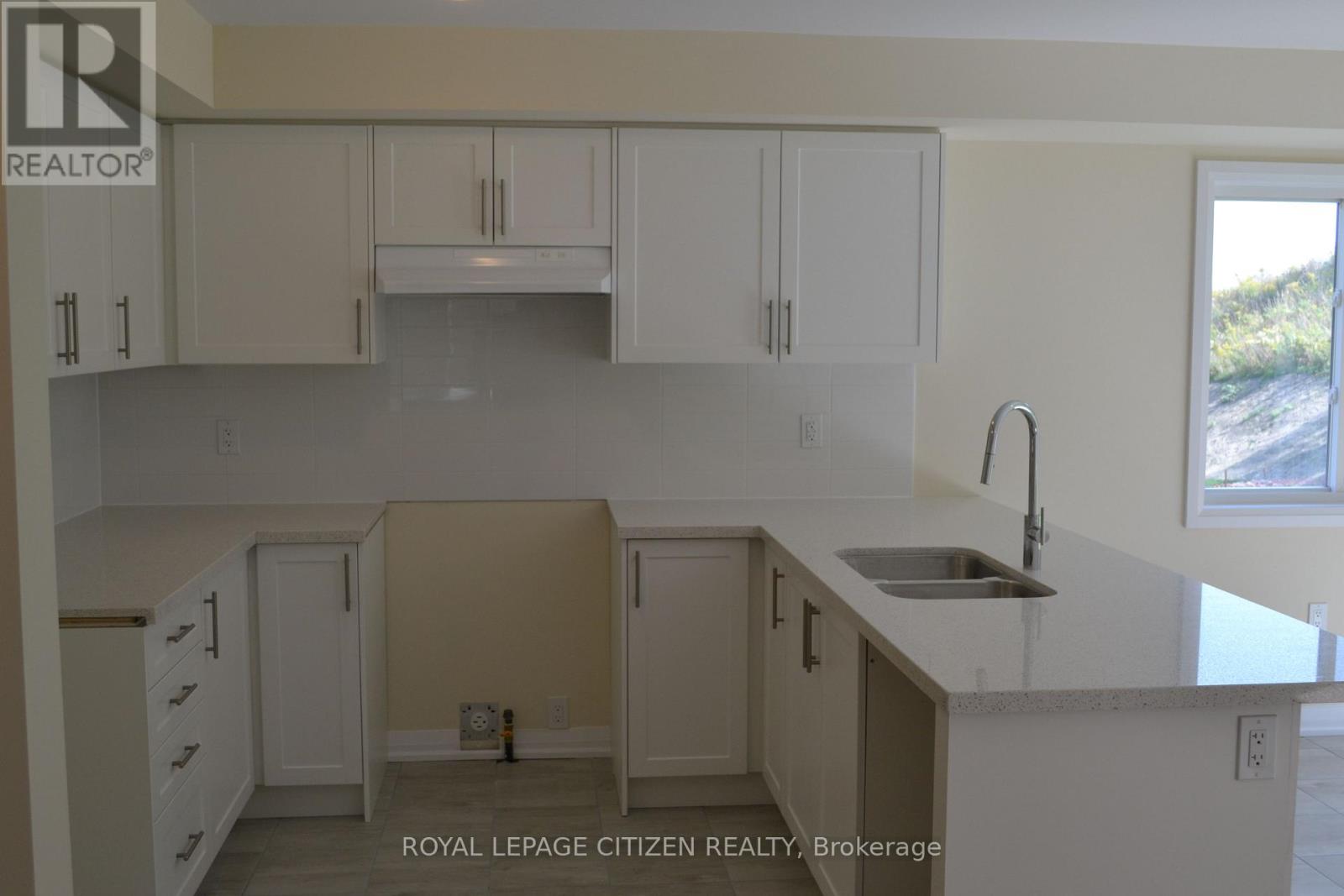13 Revol Road, Penetanguishene, Ontario  L9M 0W8 - Photo 13 - S13816076