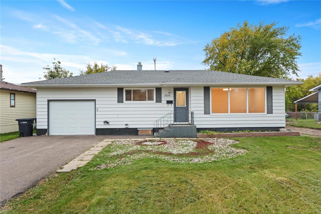 1614 9th Street, Brandon, Manitoba  R7A 4E3 - Photo 0 - 202623916