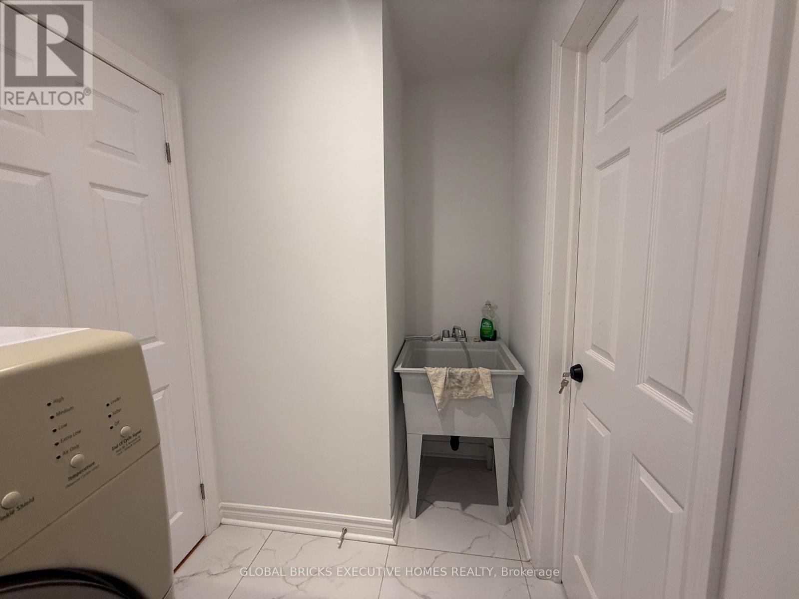 Upper - 66 Foundry Crescent, Markham, Ontario  L3P 6N7 - Photo 12 - N13816638