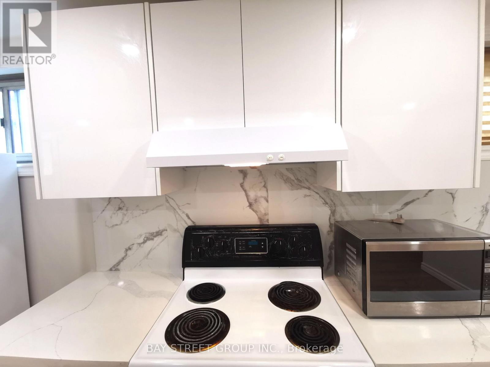 119 Shawnee Circle, Toronto, Ontario  M2H 2X9 - Photo 8 - C13817092