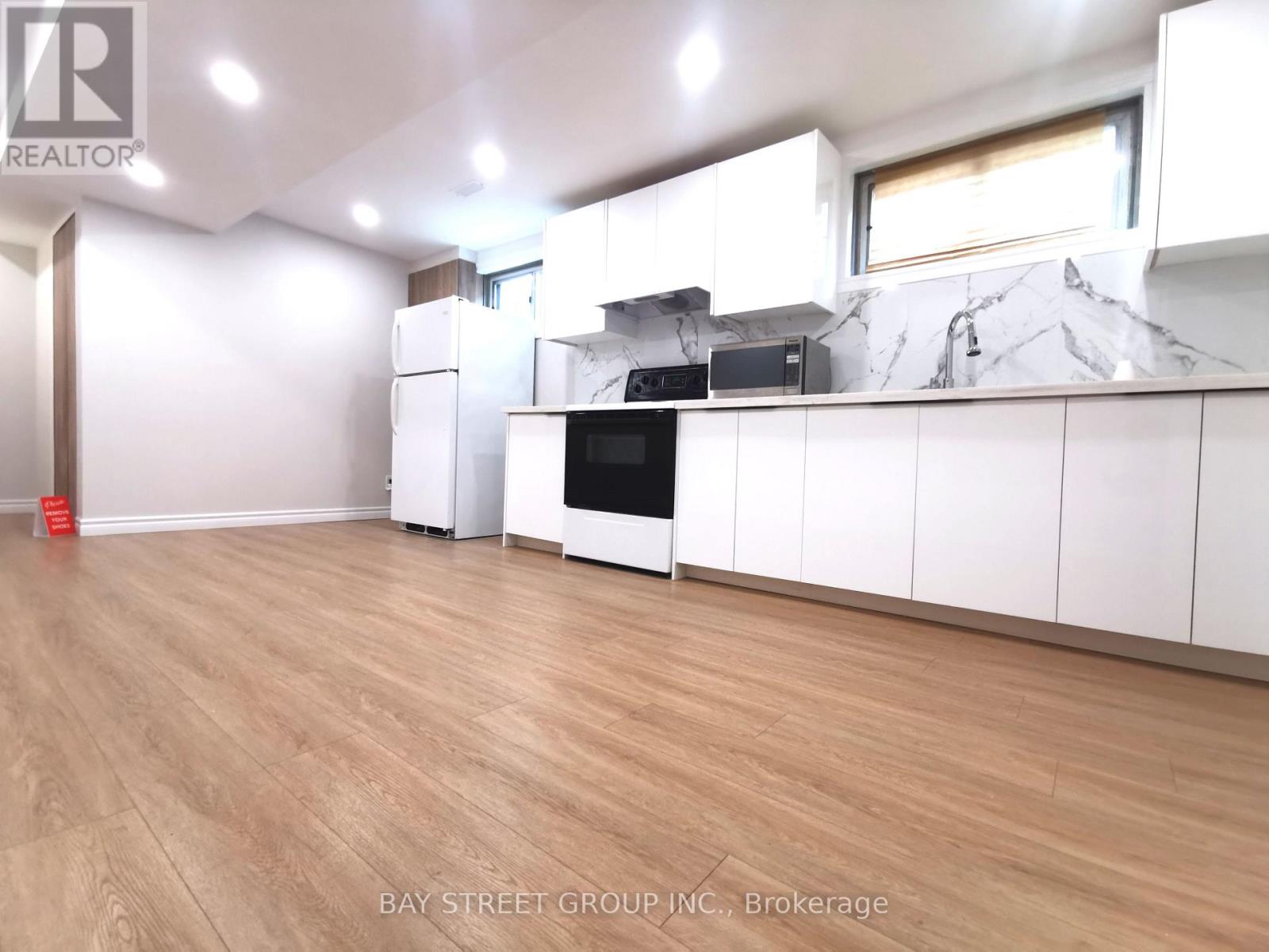 119 Shawnee Circle, Toronto, Ontario  M2H 2X9 - Photo 5 - C13817092