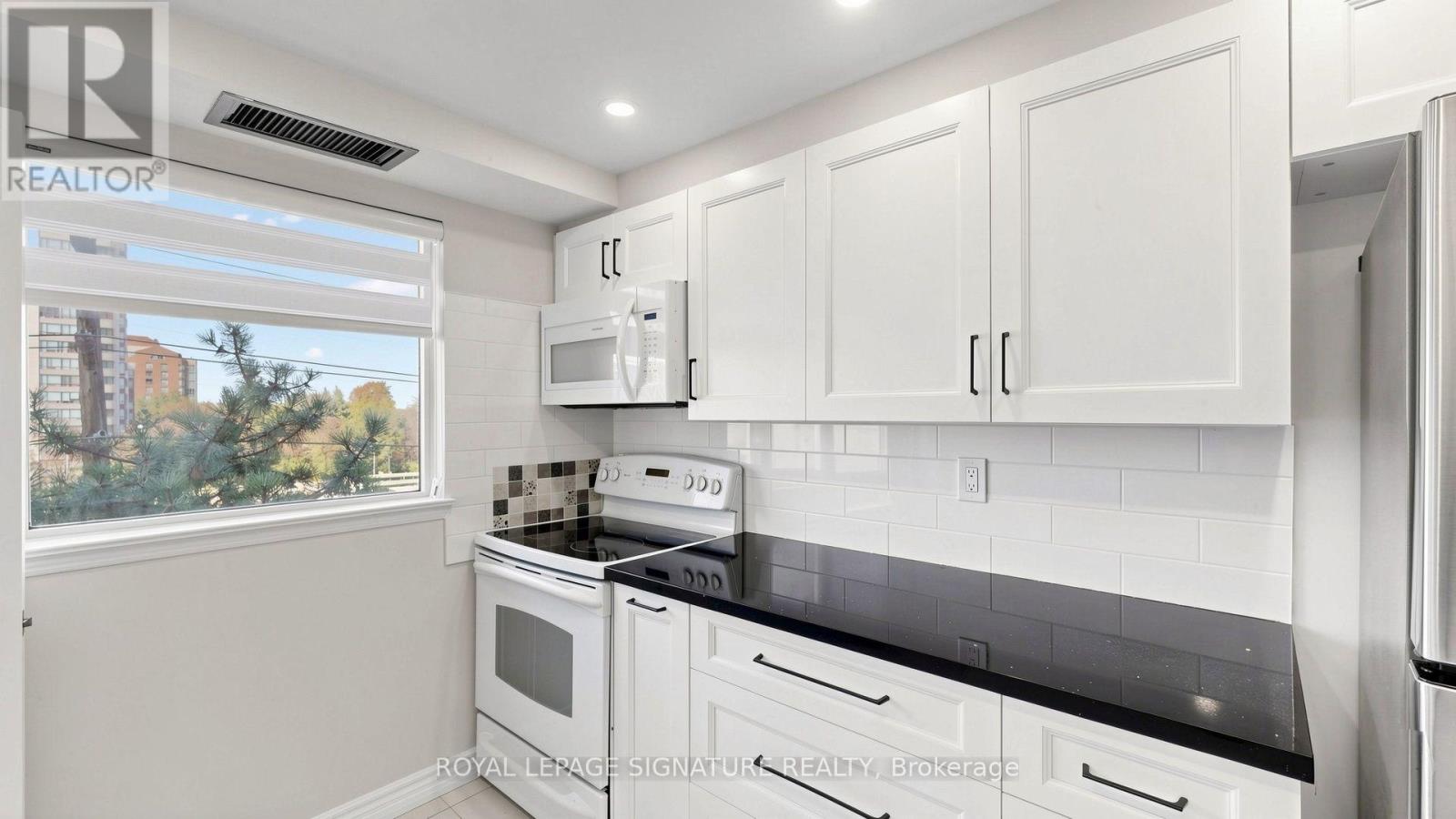 411 - 7 Bishop Avenue, Toronto, Ontario  M2M 4J4 - Photo 10 - C13817592