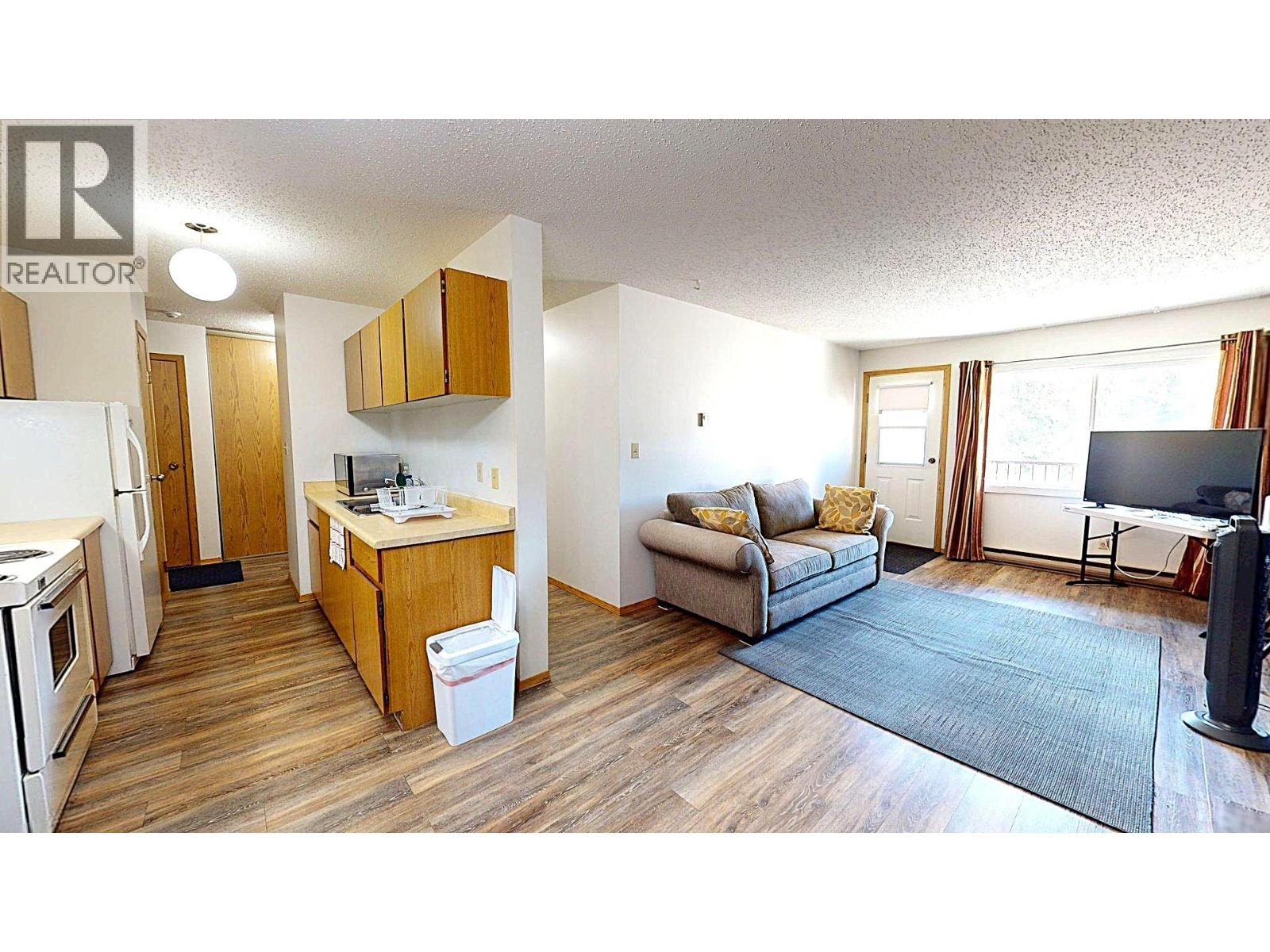10 Cariboo Drive Unit# 408, Elkford, British Columbia  V0B 1H0 - Photo 2 - 10401555