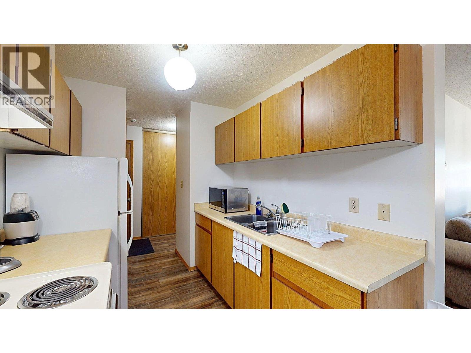 10 Cariboo Drive Unit# 408, Elkford, British Columbia  V0B 1H0 - Photo 3 - 10401555