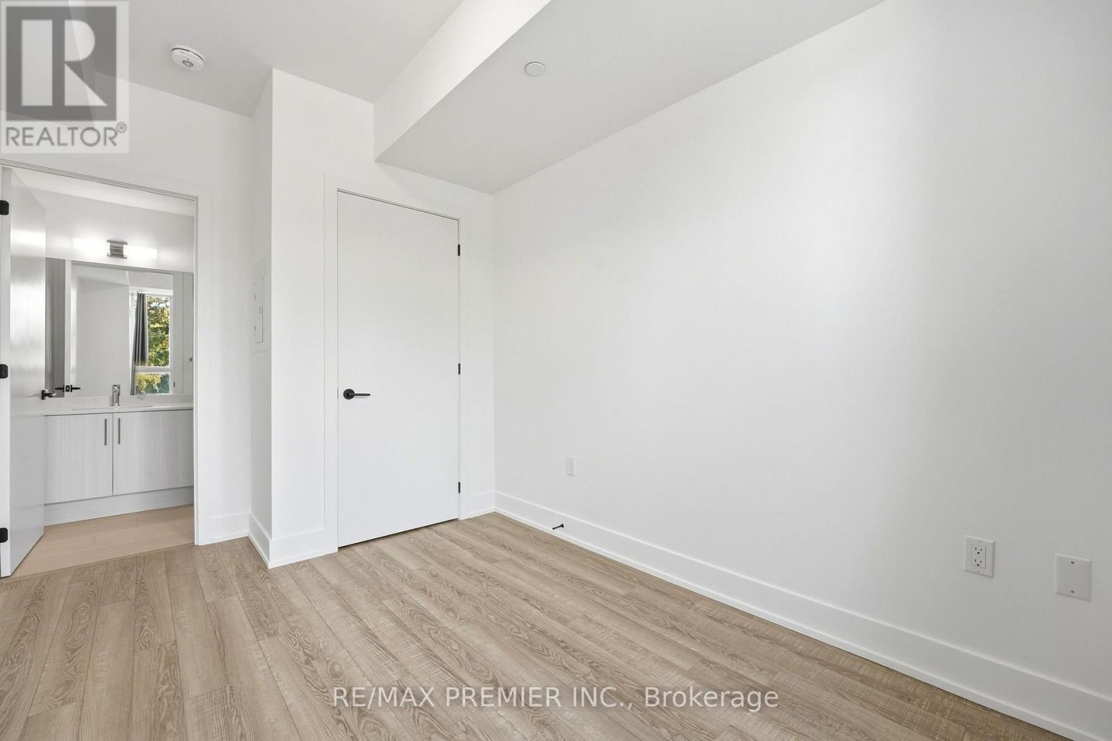219 - 2075 King Road, King, Ontario L7B 0R6 - Photo 17 - N13810578
