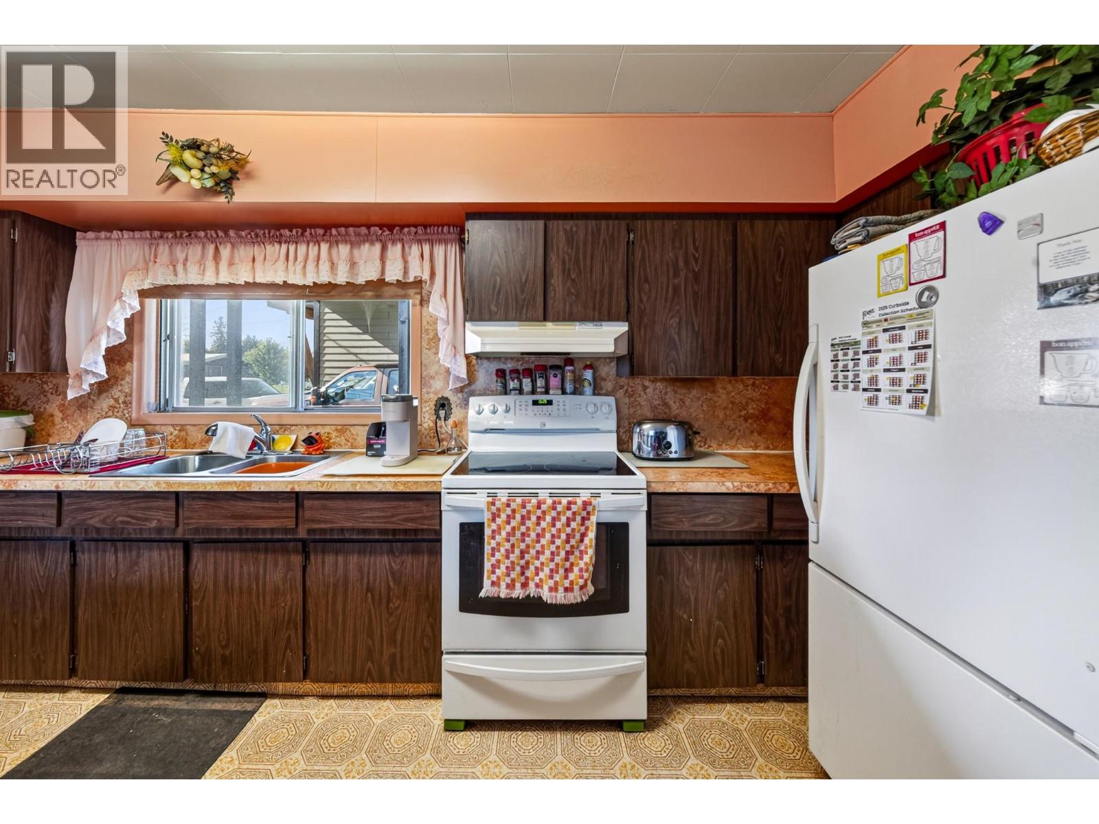 1291 6th Avenue, Fernie, British Columbia  V0B 1M0 - Photo 11 - 10395955