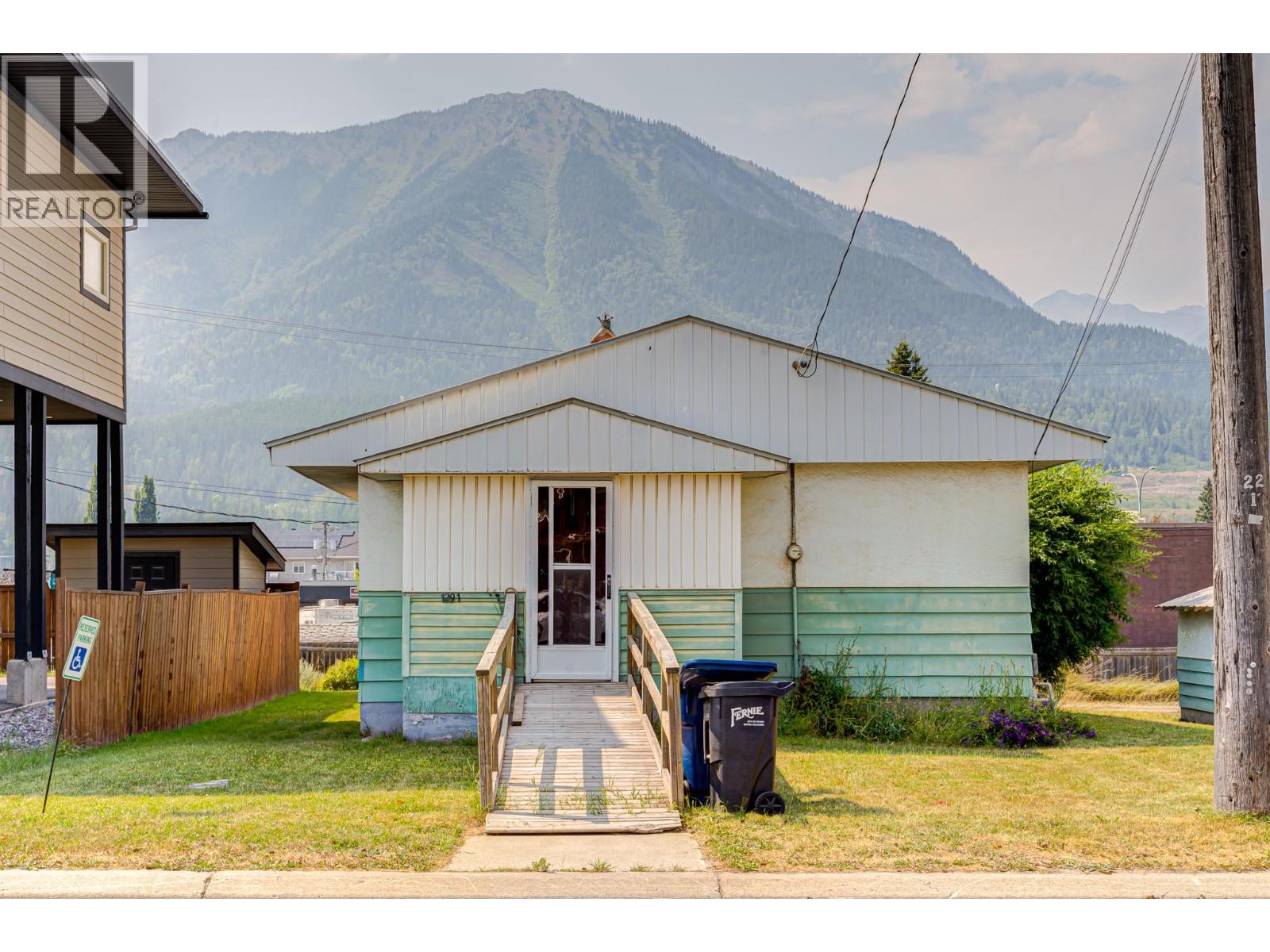 1291 6th Avenue, Fernie, British Columbia  V0B 1M0 - Photo 5 - 10395955
