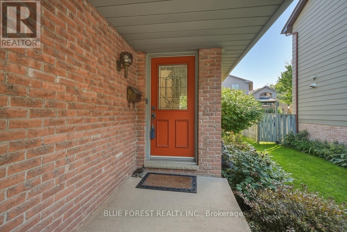 14 Dundee Place, London South, Ontario  N6C 5E6 - Photo 4 - X13818586