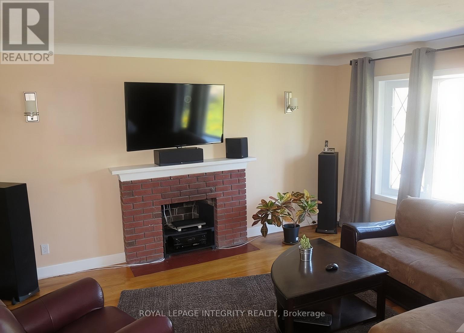 176 Oakridge Boulevard, Ottawa, Ontario  K2G 2V2 - Photo 2 - X13818604