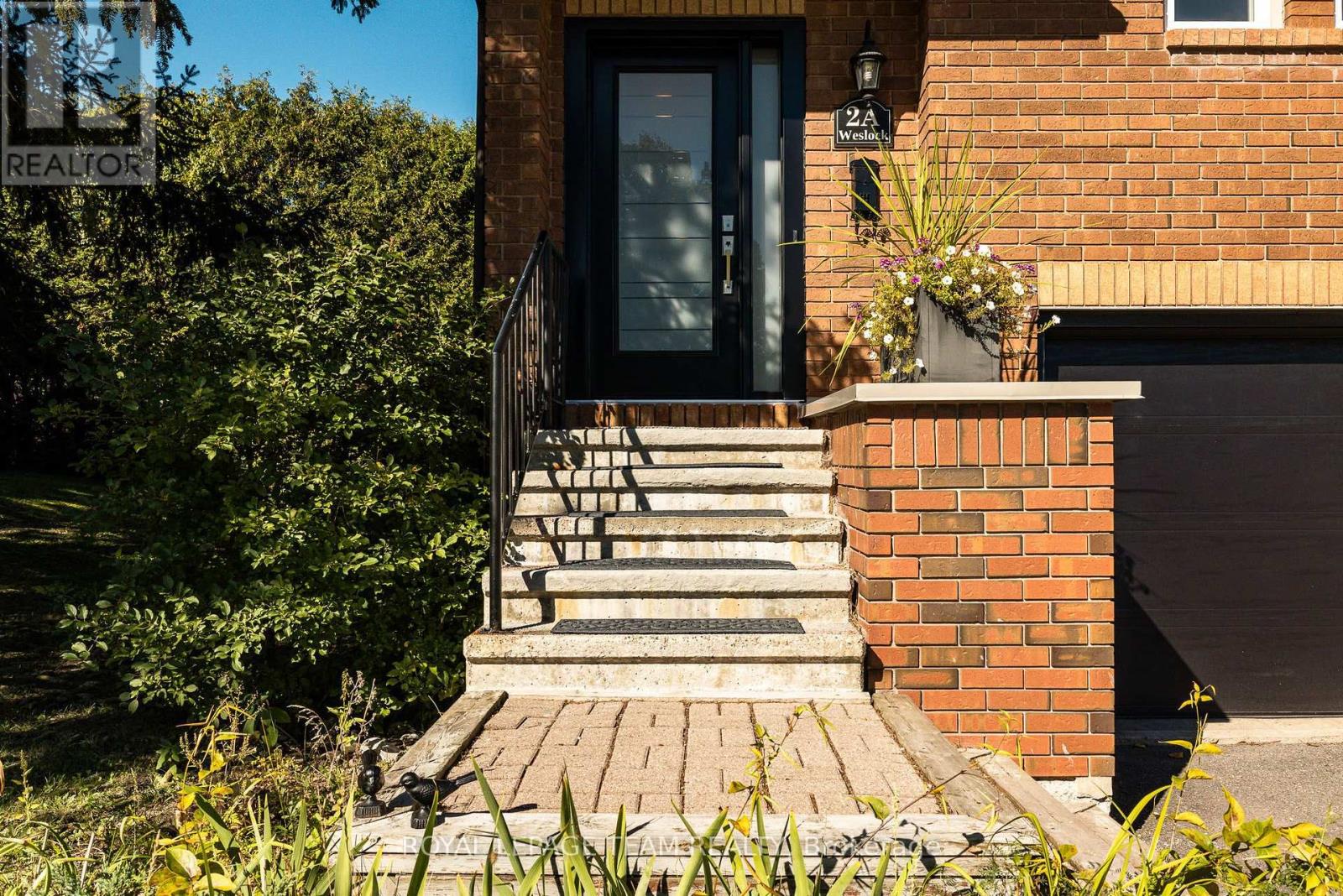 2a Weslock Way, Ottawa, Ontario  K2K 2N7 - Photo 2 - X13818688