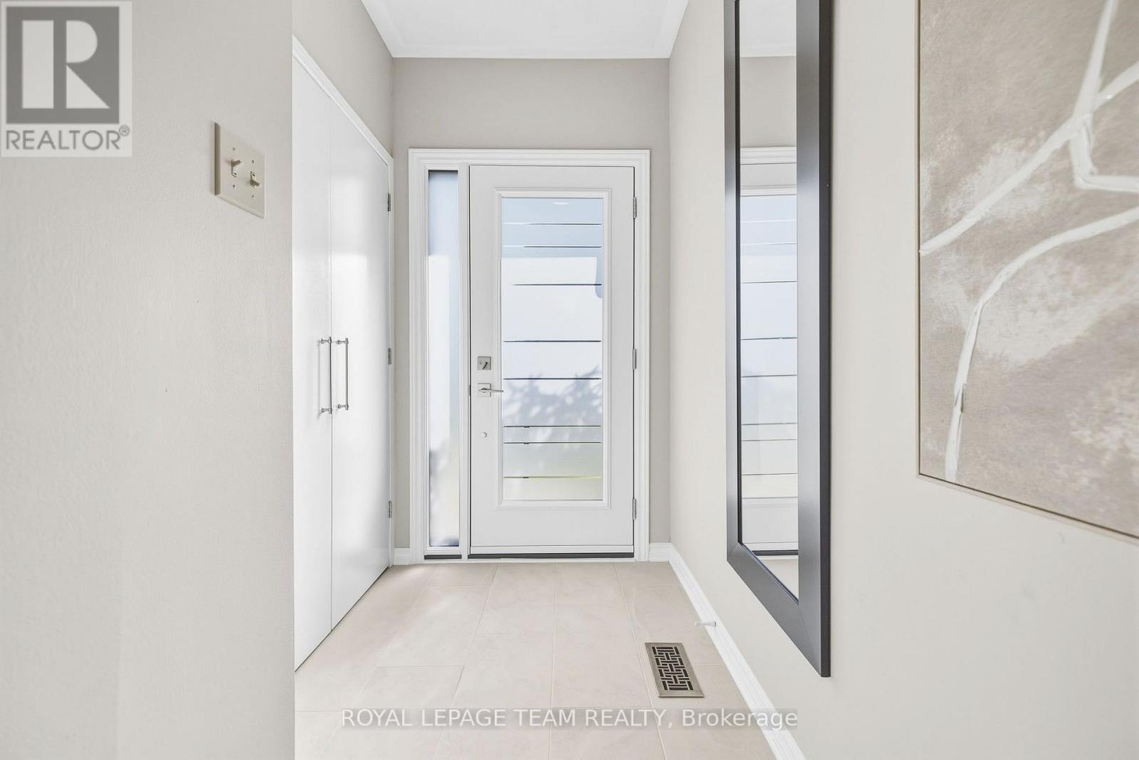 2a Weslock Way, Ottawa, Ontario  K2K 2N7 - Photo 3 - X13818688