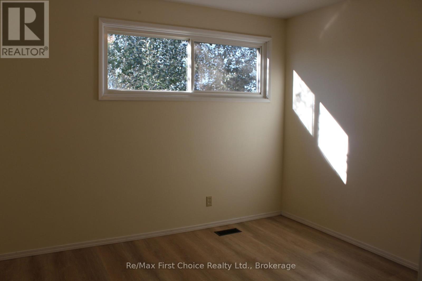 195 Limbrick Street, Thunder Bay, Ontario  P7C 4S6 - Photo 9 - X13818590